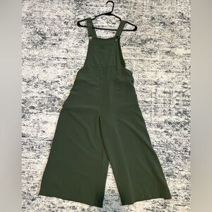 Xhilaration Green Wide-Leg Jumpsuit with Sleeveless Design